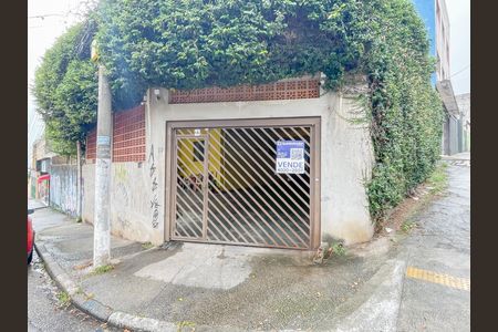 Casa à venda com 200m², 4 quartos e 3 vagas Casa à venda com 200m², 4 quartos e 3 vagasFachada