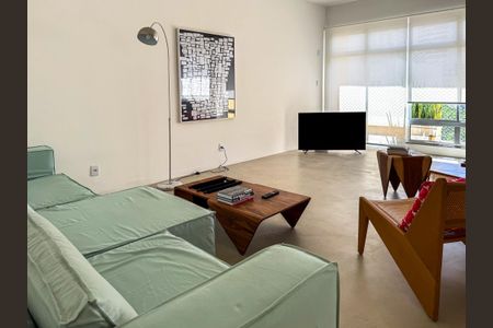 Apartamento para alugar com 220m², 3 quartos e sem vaga Apartamento para alugar com 220m², 3 quartos e sem vagaSala