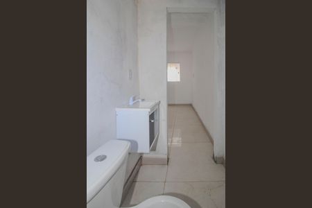 Casa para alugar com 53m², 2 quartos e 1 vaga Casa para alugar com 53m², 2 quartos e 1 vagaBanheiro