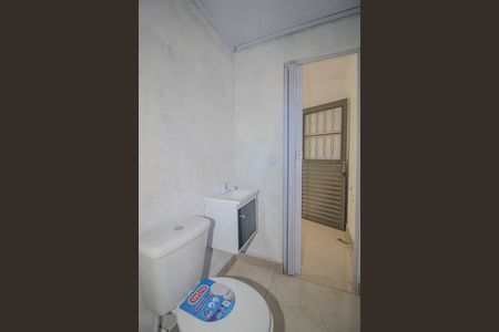 Banheiro de casa para alugar com 2 quartos, 53m² em Cecília, Viamão