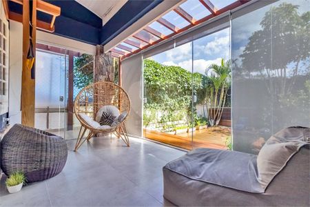Casa à venda com 3 quartos, 220m² em Morada dos Pássaros, Barueri