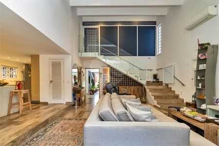 Casa à venda com 3 quartos, 220m² em Morada dos Pássaros, Barueri