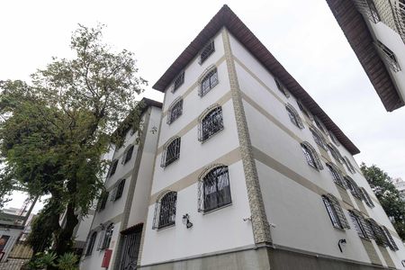 Apartamento para alugar com 64m², 3 quartos e 1 vaga Apartamento para alugar com 64m², 3 quartos e 1 vagaFachada