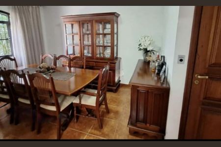 Casa à venda com 4 quartos, 289m² em Vila Carrão, São Paulo