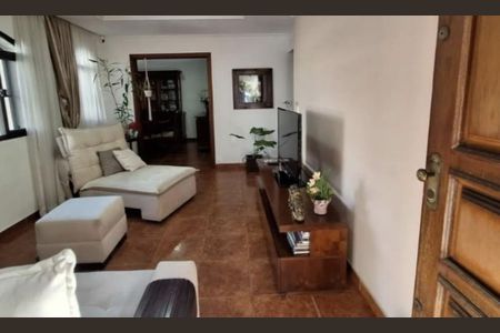 Casa à venda com 4 quartos, 289m² em Vila Carrão, São Paulo