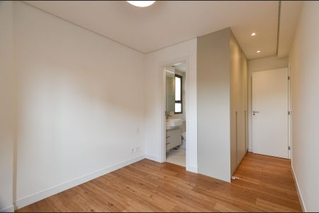 Apartamento à venda com 132m², 2 quartos e 2 vagas Apartamento à venda com 132m², 2 quartos e 2 vagasSuíte