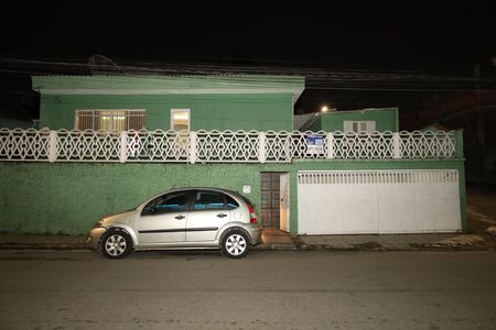 Casa à venda com 148m², 2 quartos e 2 vagas Casa à venda com 148m², 2 quartos e 2 vagasFachada do imóvel - Placa instalada na fachada do imóvel - Código da placa: WYNY-1465