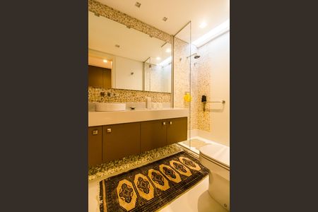 Casa de condomínio à venda com 1000m², 5 quartos e 7 vagas Casa de condomínio à venda com 1000m², 5 quartos e 7 vagasBanheiro da Suíte