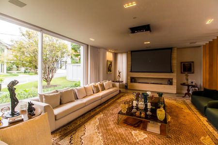 Casa de condomínio à venda com 1000m², 5 quartos e 7 vagas Casa de condomínio à venda com 1000m², 5 quartos e 7 vagasSala