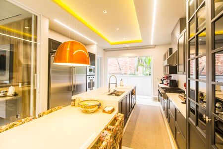 Casa de condomínio à venda com 1000m², 5 quartos e 7 vagas Casa de condomínio à venda com 1000m², 5 quartos e 7 vagasCozinha