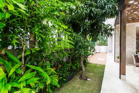Casa de condomínio à venda com 1000m², 5 quartos e 7 vagas Casa de condomínio à venda com 1000m², 5 quartos e 7 vagasQuintal