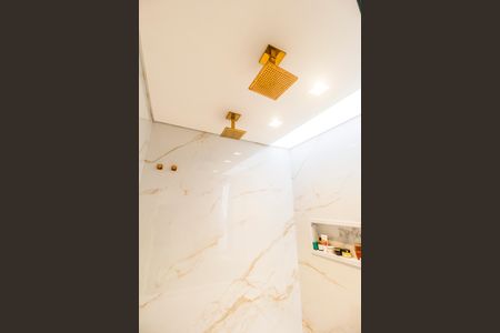 Casa de condomínio à venda com 1000m², 5 quartos e 7 vagas Casa de condomínio à venda com 1000m², 5 quartos e 7 vagasBanheiro da Suíte