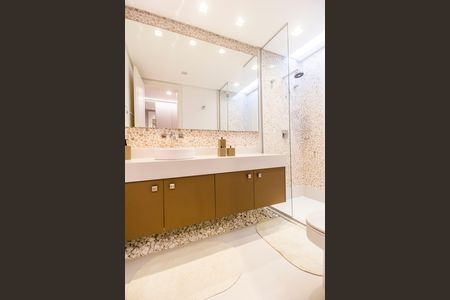 Casa de condomínio à venda com 1000m², 5 quartos e 7 vagas Casa de condomínio à venda com 1000m², 5 quartos e 7 vagasBanheiro da Suíte
