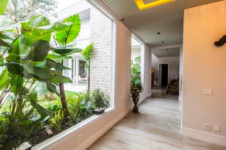 Casa de condomínio à venda com 1000m², 5 quartos e 7 vagas Casa de condomínio à venda com 1000m², 5 quartos e 7 vagasSala
