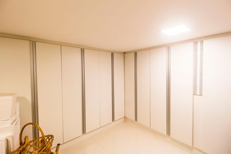 Casa de condomínio à venda com 1000m², 5 quartos e 7 vagas Casa de condomínio à venda com 1000m², 5 quartos e 7 vagasDepósito