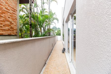 Casa de condomínio à venda com 1000m², 5 quartos e 7 vagas Casa de condomínio à venda com 1000m², 5 quartos e 7 vagasBanheiro Corredor