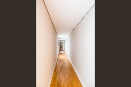 Casa de condomínio à venda com 1000m², 5 quartos e 7 vagas Casa de condomínio à venda com 1000m², 5 quartos e 7 vagasCorredor