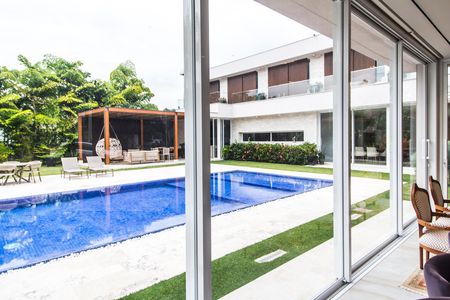 Casa de condomínio à venda com 1000m², 5 quartos e 7 vagas Casa de condomínio à venda com 1000m², 5 quartos e 7 vagasSala