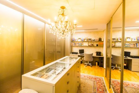 Casa de condomínio à venda com 1000m², 5 quartos e 7 vagas Casa de condomínio à venda com 1000m², 5 quartos e 7 vagasCloset da suíte