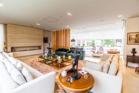 Casa de condomínio à venda com 1000m², 5 quartos e 7 vagas Casa de condomínio à venda com 1000m², 5 quartos e 7 vagasSala