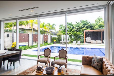 Casa de condomínio à venda com 1000m², 5 quartos e 7 vagas Casa de condomínio à venda com 1000m², 5 quartos e 7 vagasSala