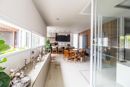 Casa de condomínio à venda com 1000m², 5 quartos e 7 vagas Casa de condomínio à venda com 1000m², 5 quartos e 7 vagasSala