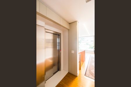 Casa de condomínio à venda com 1000m², 5 quartos e 7 vagas Casa de condomínio à venda com 1000m², 5 quartos e 7 vagasElevador