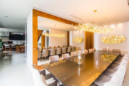 Casa de condomínio à venda com 1000m², 5 quartos e 7 vagas Casa de condomínio à venda com 1000m², 5 quartos e 7 vagasSala