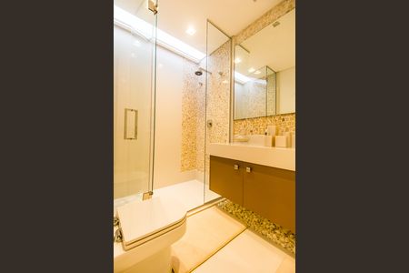 Casa de condomínio à venda com 1000m², 5 quartos e 7 vagas Casa de condomínio à venda com 1000m², 5 quartos e 7 vagasBanheiro da Suíte