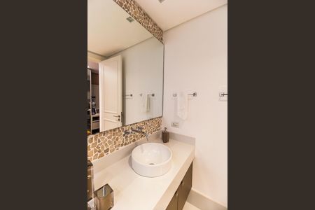 Casa de condomínio à venda com 1000m², 5 quartos e 7 vagas Casa de condomínio à venda com 1000m², 5 quartos e 7 vagasBanheiro da Suíte