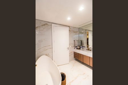 Casa de condomínio à venda com 1000m², 5 quartos e 7 vagas Casa de condomínio à venda com 1000m², 5 quartos e 7 vagasBanheiro da Suíte