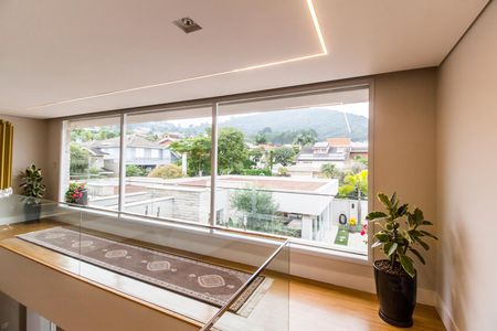 Casa de condomínio à venda com 1000m², 5 quartos e 7 vagas Casa de condomínio à venda com 1000m², 5 quartos e 7 vagasVista