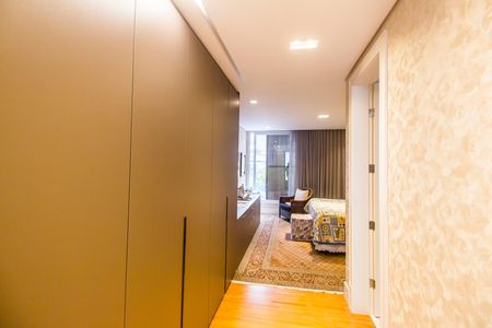 Casa de condomínio à venda com 1000m², 5 quartos e 7 vagas Casa de condomínio à venda com 1000m², 5 quartos e 7 vagasSuíte 5