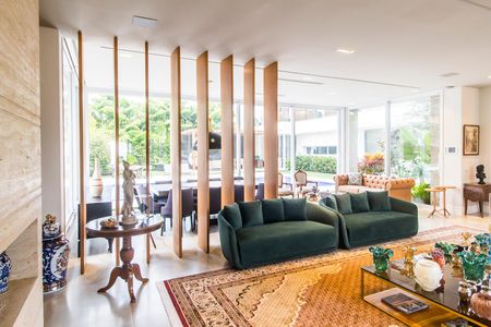 Casa de condomínio à venda com 1000m², 5 quartos e 7 vagas Casa de condomínio à venda com 1000m², 5 quartos e 7 vagasSala