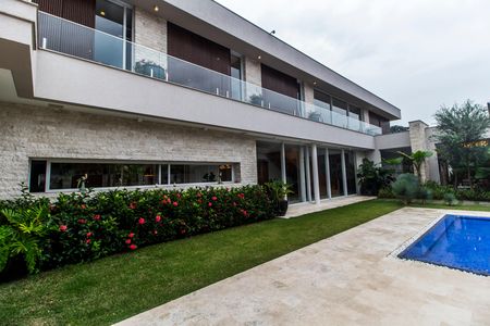 Casa de condomínio à venda com 1000m², 5 quartos e 7 vagas Casa de condomínio à venda com 1000m², 5 quartos e 7 vagasPiscina
