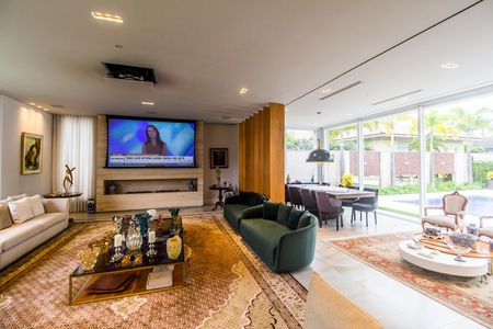 Casa de condomínio à venda com 1000m², 5 quartos e 7 vagas Casa de condomínio à venda com 1000m², 5 quartos e 7 vagasSala