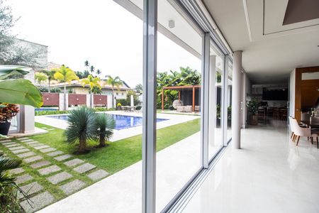 Casa de condomínio à venda com 1000m², 5 quartos e 7 vagas Casa de condomínio à venda com 1000m², 5 quartos e 7 vagasSala