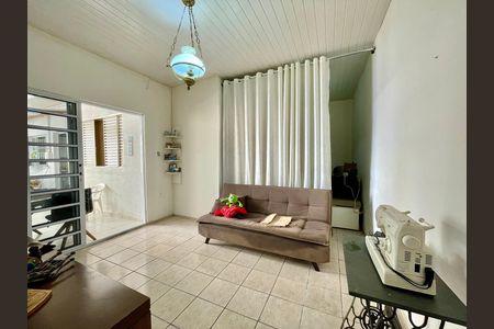 Casa à venda com 5 quartos, 200m² em Sagrada Família, Belo Horizonte