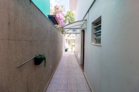 Casa à venda com 216m², 3 quartos e 5 vagas Casa à venda com 216m², 3 quartos e 5 vagasCorredor Externo