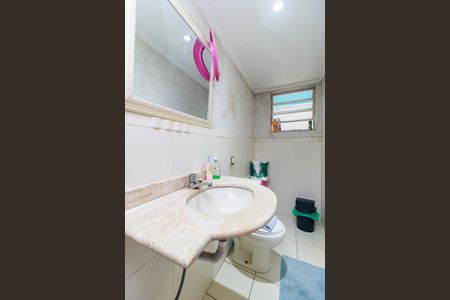 Casa à venda com 216m², 3 quartos e 5 vagas Casa à venda com 216m², 3 quartos e 5 vagasLavabo
