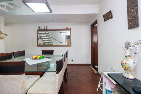Casa à venda com 216m², 3 quartos e 5 vagas Casa à venda com 216m², 3 quartos e 5 vagasSala de Jantar