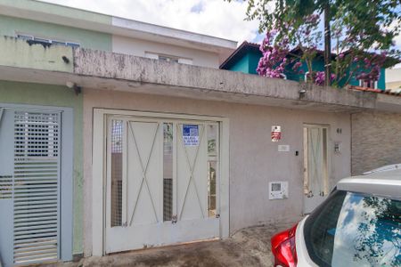 Casa à venda com 216m², 3 quartos e 5 vagas Casa à venda com 216m², 3 quartos e 5 vagasFachada