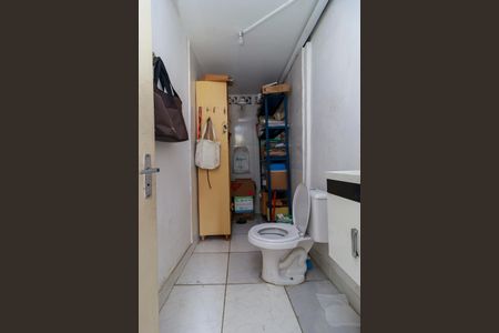 Casa à venda com 216m², 3 quartos e 5 vagas Casa à venda com 216m², 3 quartos e 5 vagasEscritório - Banheiro