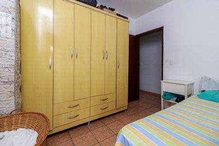 Casa à venda com 216m², 3 quartos e 5 vagas Casa à venda com 216m², 3 quartos e 5 vagasQuarto 2