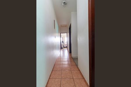Casa à venda com 216m², 3 quartos e 5 vagas Casa à venda com 216m², 3 quartos e 5 vagasCorredor