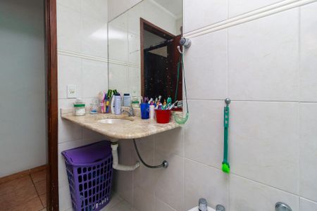 Casa à venda com 216m², 3 quartos e 5 vagas Casa à venda com 216m², 3 quartos e 5 vagasBanheiro 2