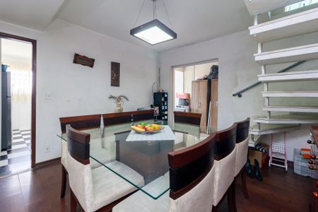 Casa à venda com 216m², 3 quartos e 5 vagas Casa à venda com 216m², 3 quartos e 5 vagasSala de Jantar
