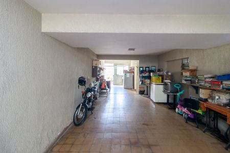 Casa à venda com 216m², 3 quartos e 5 vagas Casa à venda com 216m², 3 quartos e 5 vagasGaragem