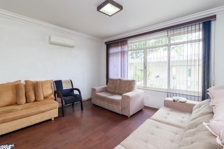 Casa à venda com 216m², 3 quartos e 5 vagas Casa à venda com 216m², 3 quartos e 5 vagasSala