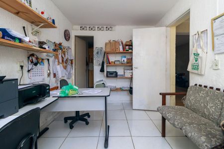Casa à venda com 216m², 3 quartos e 5 vagas Casa à venda com 216m², 3 quartos e 5 vagasEscritório